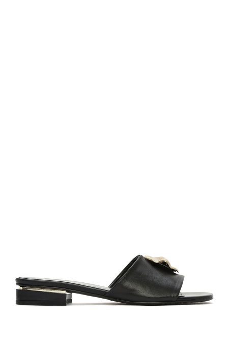 دمپایی زنانه چرم مشکی با تزئینات دری مد