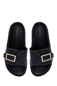 دمپایی زنانه چرم مشکی سگک‌دار دری مد