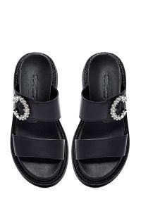 دمپایی زنانه چرم مشکی نگین‌دار ضخیم‌تنه دری مد