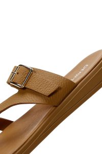 دمپایی زنانه چرمی قهوه‌ای روشن لاانگشتی دری مد