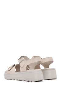 صندل راحتی زیره ضخیم کرمی زنانه با بند دار مچ پا