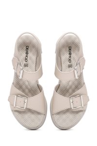 صندل راحتی زیره ضخیم کرمی زنانه با بند دار مچ پا