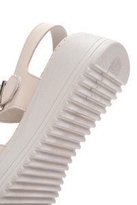 صندل راحتی زیره ضخیم کرمی زنانه با بند دار مچ پا