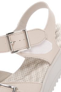 صندل راحتی زیره ضخیم کرمی زنانه با بند دار مچ پا