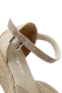 صندل زنانه اسپادریل جیر بژ بنددار مچ پا لژدار دری مد