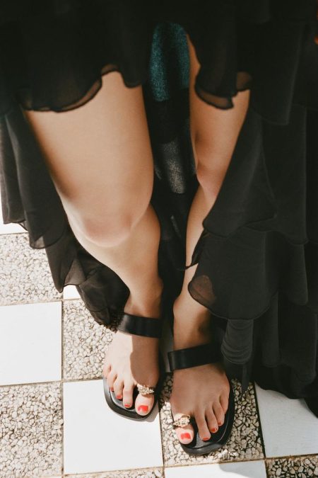 صندل زنانه انگشتی مهره‌ای متالیک زارا – ZARA