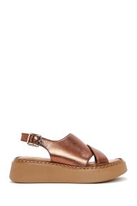 صندل زنانه برنزی راحتی چرم براق کف ضخیم دری مد