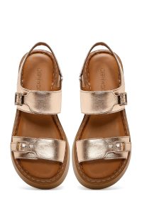 صندل زنانه برنزی چرم متالیک سگک‌دار تخت ضخیم راحتی دری مد