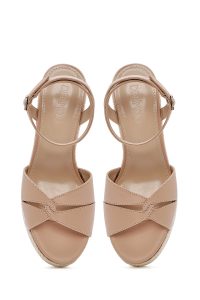 صندل زنانه بژ بنددار پاشنه لژ کنفی دری مد