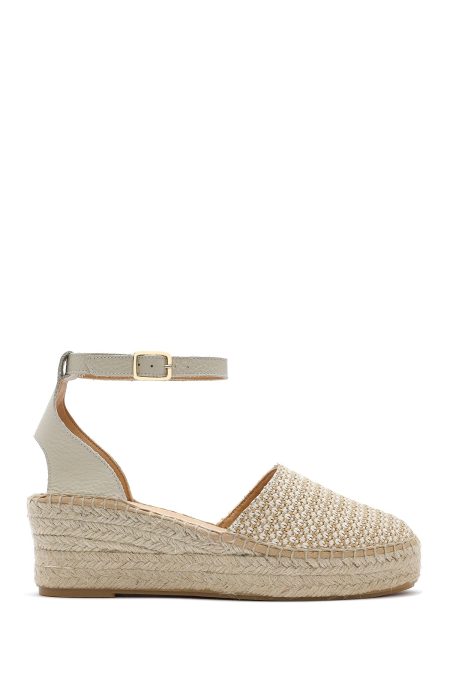 صندل زنانه بژ بنددار پاشنه لژ کنفی چرم دری مد