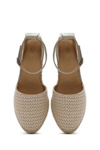 صندل زنانه بژ بنددار پاشنه لژ کنفی چرم دری مد