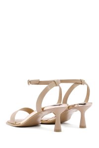 صندل زنانه بژ بنددار پاشنه‌دار دری مد