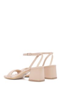 صندل زنانه بژ بندی پاشنه پهن دری مد