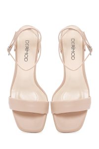 صندل زنانه بژ بندی پاشنه پهن دری مد