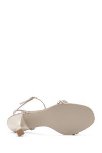 صندل زنانه بژ نگین‌دار پاشنه‌نازک بنددار دری مد