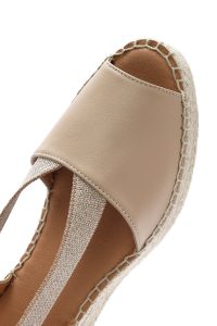 صندل زنانه بژ پاشنه لژ چرم دری مد