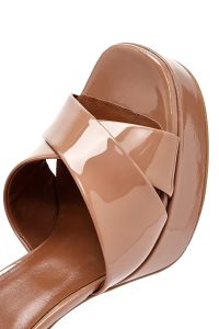 صندل زنانه بژ چرم ورنی پلتفرم پاشنه‌ضخیم بلند بنددار دری مد