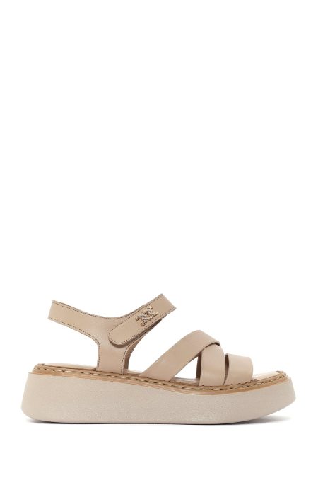 صندل زنانه بژ چرم پاشنه‌ضخیم بنددار راحتی دری مد