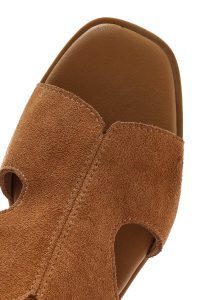 صندل زنانه جیر قهوه‌ای سگک‌دار لژدار دری مد