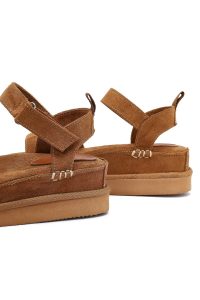 صندل زنانه جیر قهوه‌ای لژدار دری مد