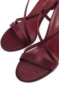 صندل زنانه ساتن زرشکی پاشنه‌بلند نازک مچی سگک‌دار دری مد