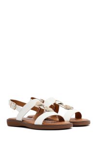 صندل زنانه سفید با جزئیات اکسسوری دری مد