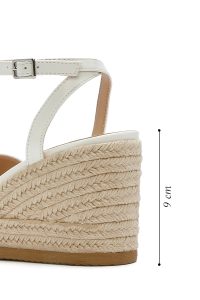 صندل زنانه سفید بنددار پاشنه لژ کنفی دری مد