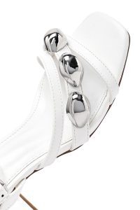 صندل زنانه سفید بنددار پاشنه‌ضخیم کوتاه دری مد