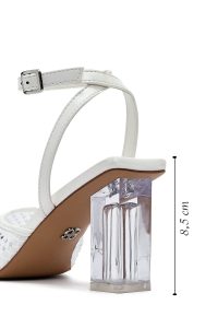 صندل زنانه سفید نگین‌دار شفاف پاشنه‌ضخیم بنددار دری مد