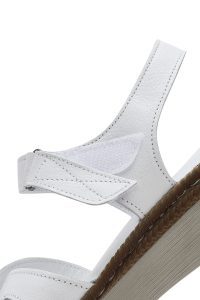 صندل زنانه سفید چرم تخت بندی راحتی دری مد