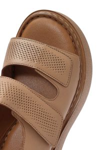 صندل زنانه شتری چرم تخت ضخیم بندی راحتی دری مد