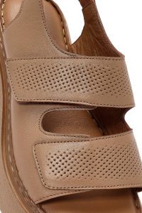 صندل زنانه شتری چرم تخت ضخیم بندی راحتی دری مد