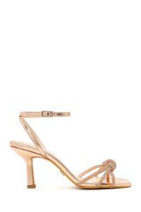 صندل زنانه صورتی بنددار مچ پا نگین‌دار پاشنه‌باریک دری مد