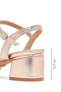 صندل زنانه صورتی مچی سگک‌دار پاشنه‌بلند ضخیم دری مد