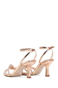 صندل زنانه طلایی بندی سگک‌دار نگین‌دار پاشنه نازک دری مد