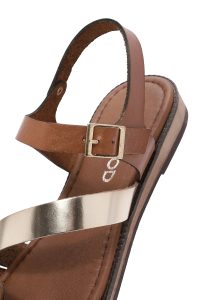 صندل زنانه طلایی سگک‌دار چرم متالیک مدل بدروم دری مد