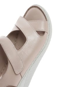 صندل زنانه طوسی چرم بندی راحتی دری مد