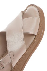 صندل زنانه طوسی چرم تخت بندی راحتی دری مد