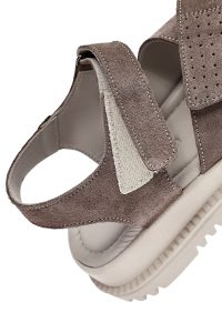 صندل زنانه طوسی چرم و جیر دوبند دری مد