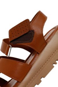 صندل زنانه عسلی چرمی راحتی دری مد