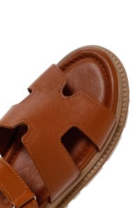 صندل زنانه عسلی چرمی راحتی دری مد