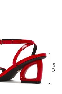 صندل زنانه قرمز بنددار پاشنه‌دار دری مد