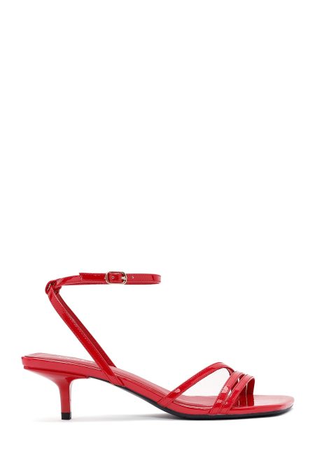 صندل زنانه قرمز چرم ورنی بنددار پاشنه‌دار دری مد