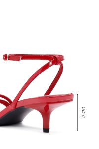 صندل زنانه قرمز چرم ورنی بنددار پاشنه‌دار دری مد