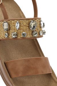 صندل زنانه قهوه‌ای با زیره ضخیم و نگین‌دار دری مد