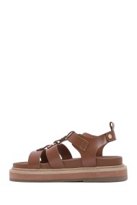 صندل زنانه قهوه‌ای روشن بنددار تخت ضخیم دری مد