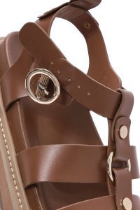 صندل زنانه قهوه‌ای روشن بنددار تخت ضخیم دری مد