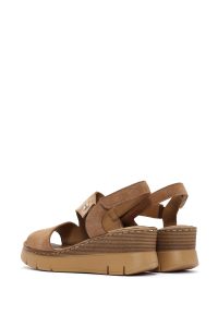 صندل زنانه قهوه‌ای روشن جیر بنددار لژدار راحتی دری مد