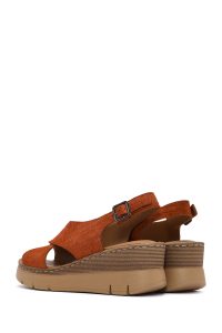 صندل زنانه قهوه‌ای روشن جیر لژدار بنددار راحتی دری مد