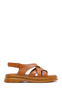 صندل زنانه قهوه‌ای روشن چرم بند پشت باز دری مد